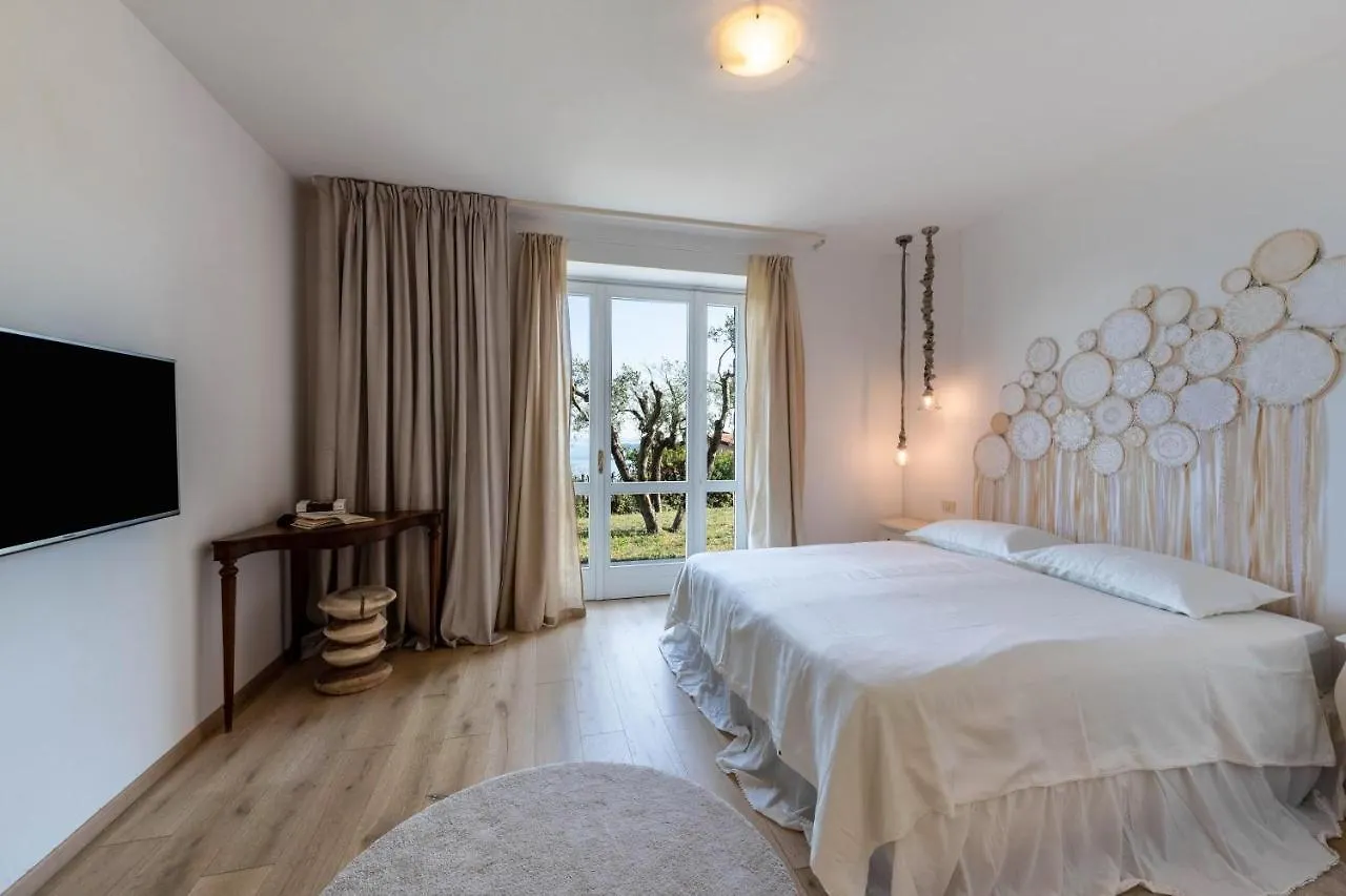 Villaro Lake View Gardone Riviera Villa