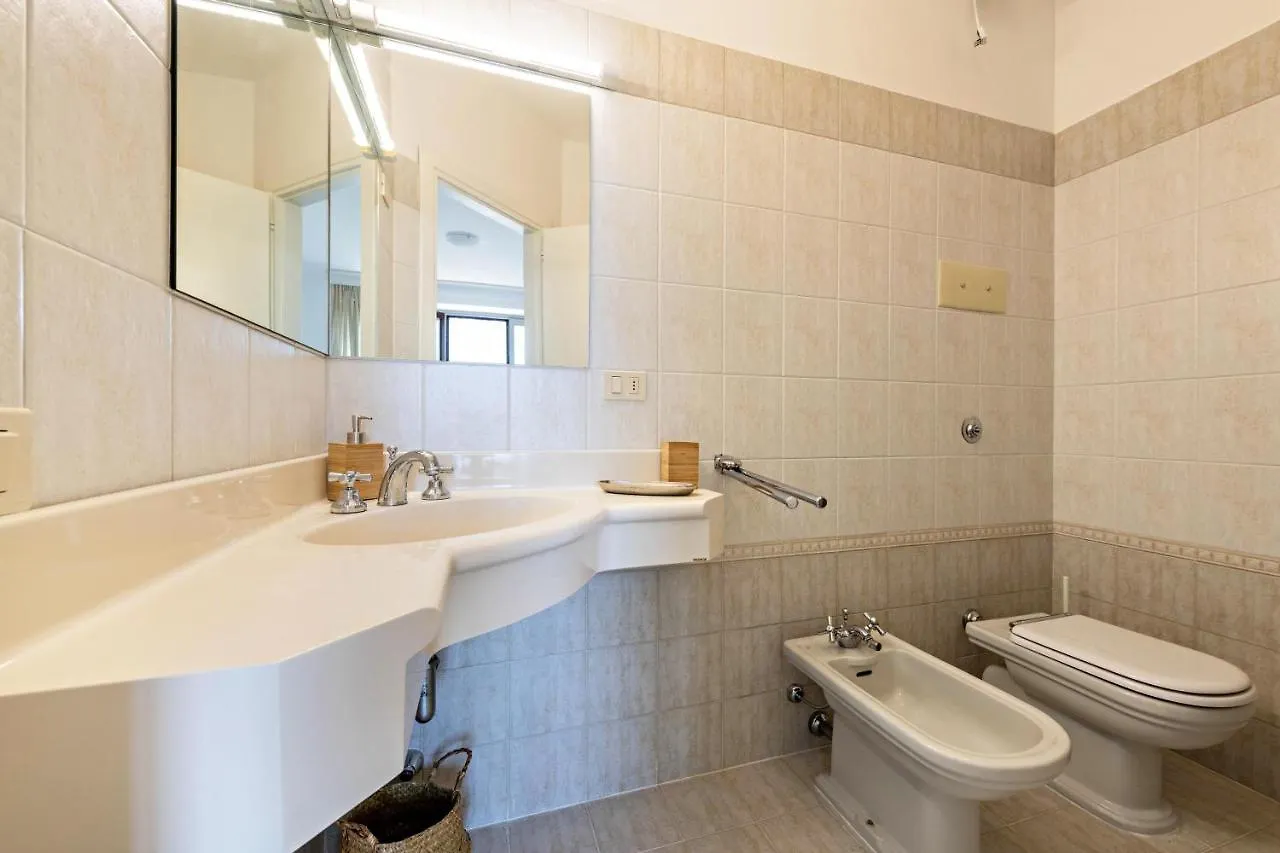 Villaro Lake View Gardone Riviera Villa